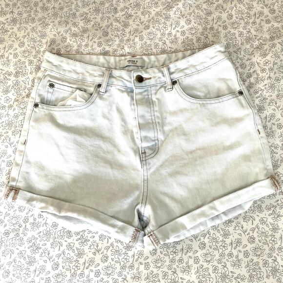 Forever 21 High Waist Denim Shorts Size 28 Light Wash - Picture 1 of 7
